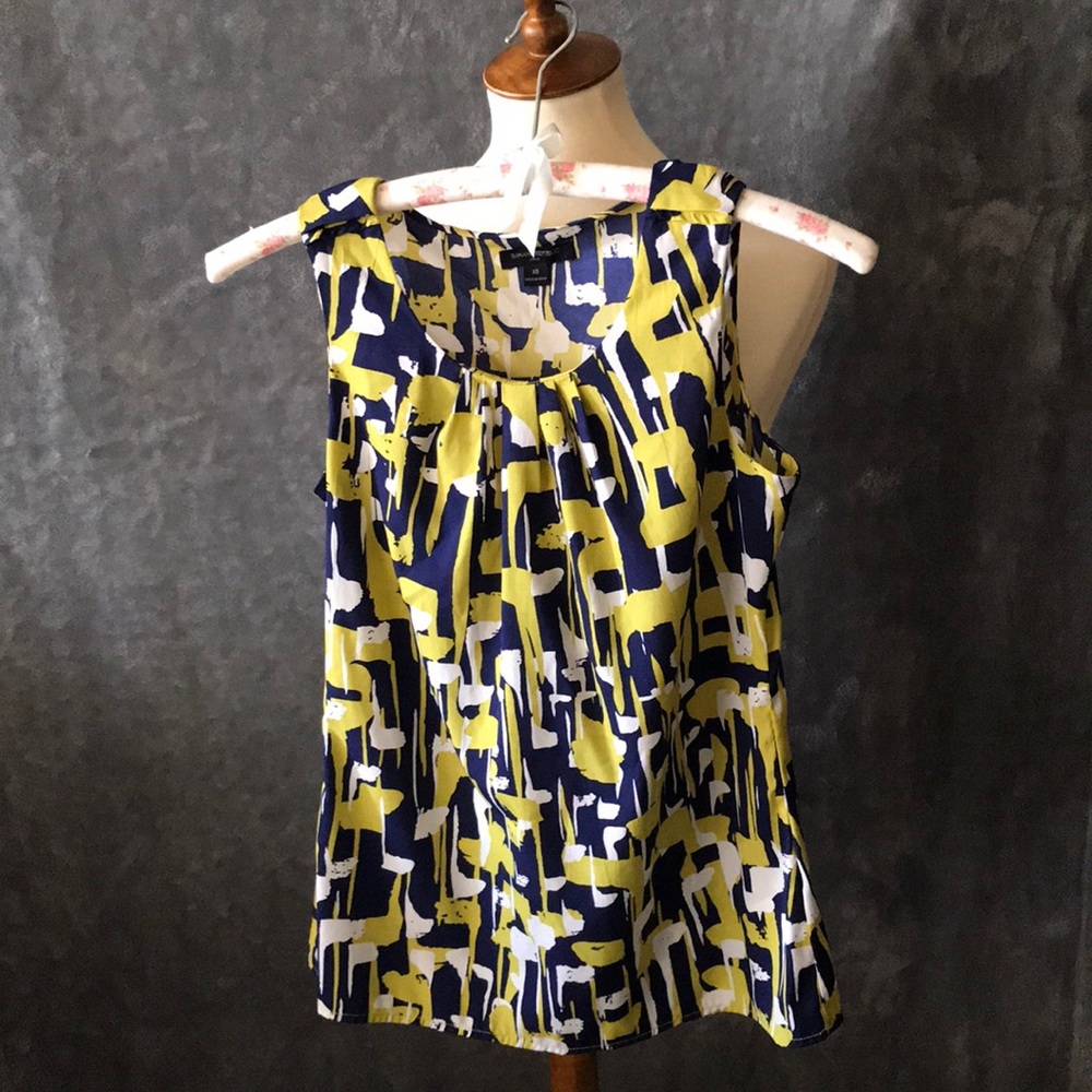 Banana Republic Sleeveless Blouse Size XS